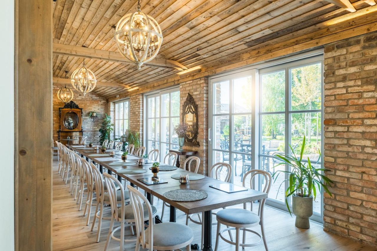 Arkady Hof Hotel Stupava Ngoại thất bức ảnh