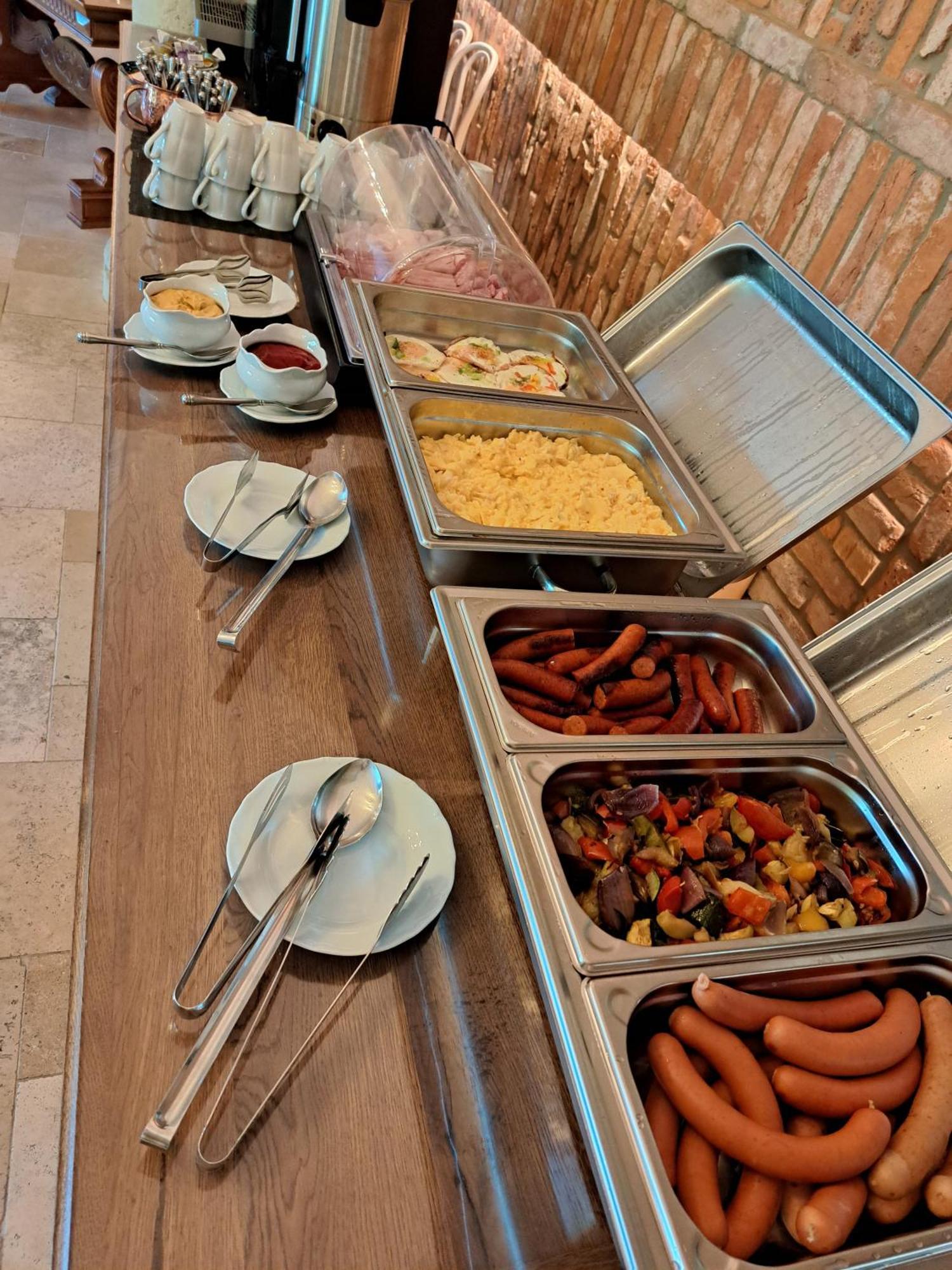 Arkady Hof Hotel Stupava Ngoại thất bức ảnh